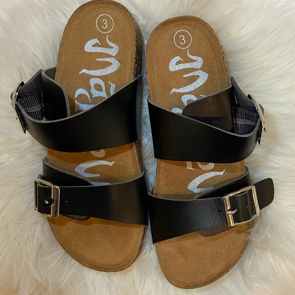Size 3 black slides